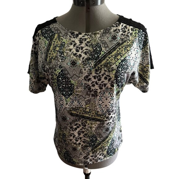 Bleeker & McDougal Womens Patterned Short Sleeve Top Lace Shoulder Design PS - Picture 1 of 7